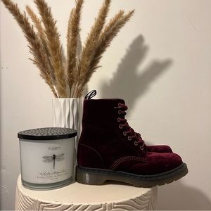 ︎ ︎ ︎ ♡︎ Velvet 1460s Dr Martens ♡︎